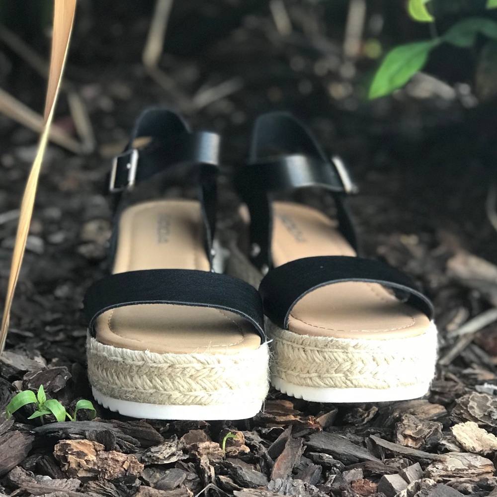 Black buckle strap espadrille sandal - Picture 5 of 7